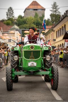 Povorka ob dnevih narodnih noš in oblačilne dedščine (47)